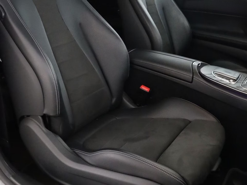 Mercedes-Benz E 300 AMG Line - foto 19
