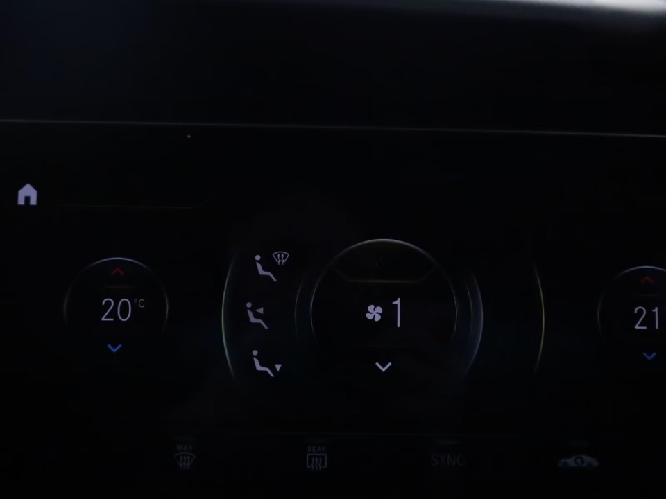 Mercedes-Benz E 300 AMG Line - foto 17