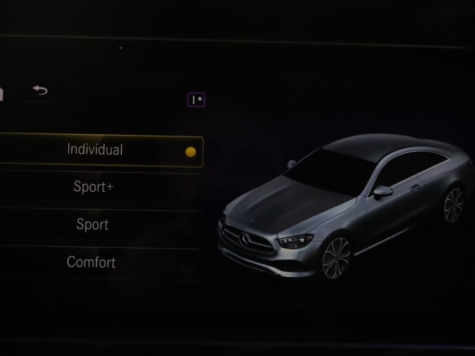 Mercedes-Benz E 300 AMG Line - foto 14