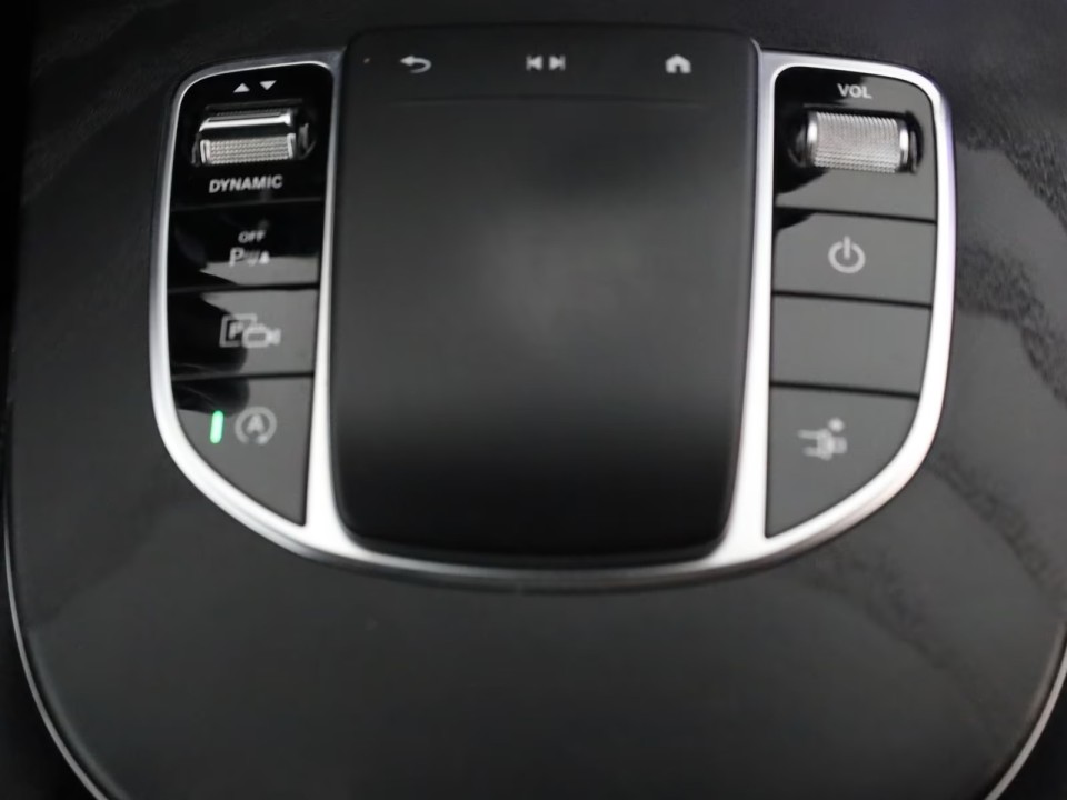 Mercedes-Benz E 300 AMG Line - foto 12