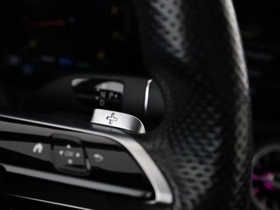 Mercedes-Benz E 300 AMG Line - foto 11