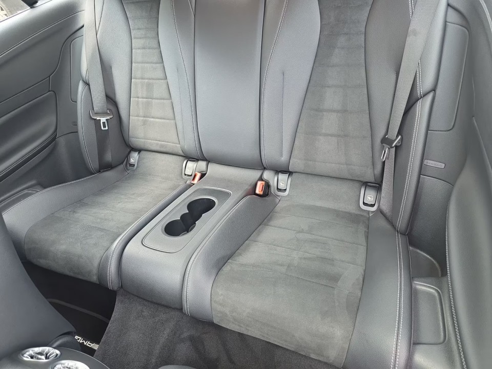 Mercedes-Benz E 200 AMG Line - foto 11