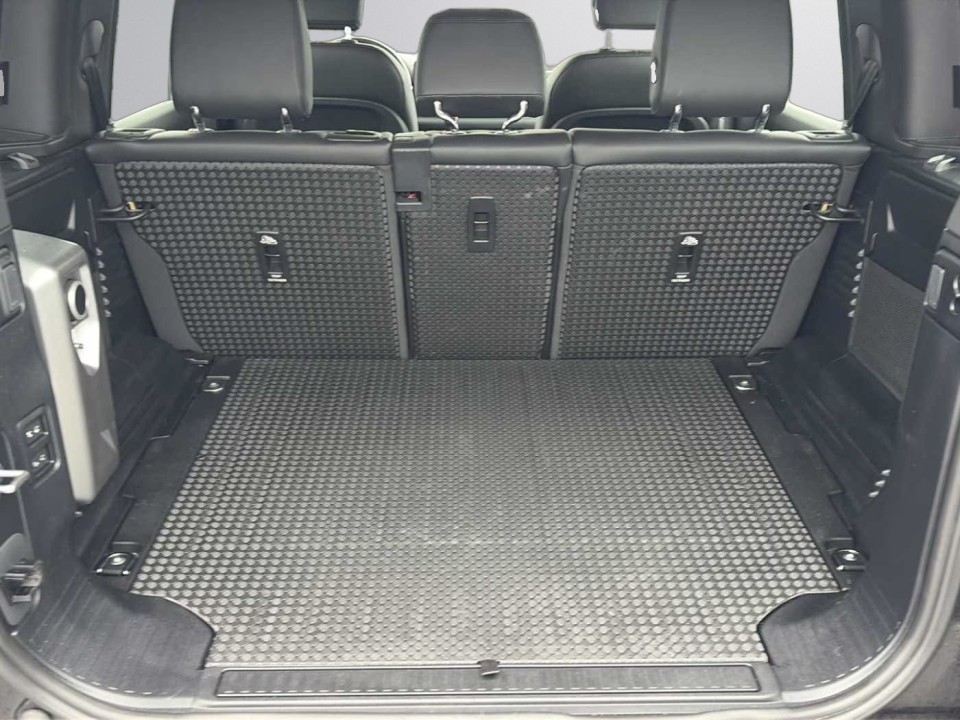 Land Rover Defender 110 D300 X-Dynamic SE - foto 12