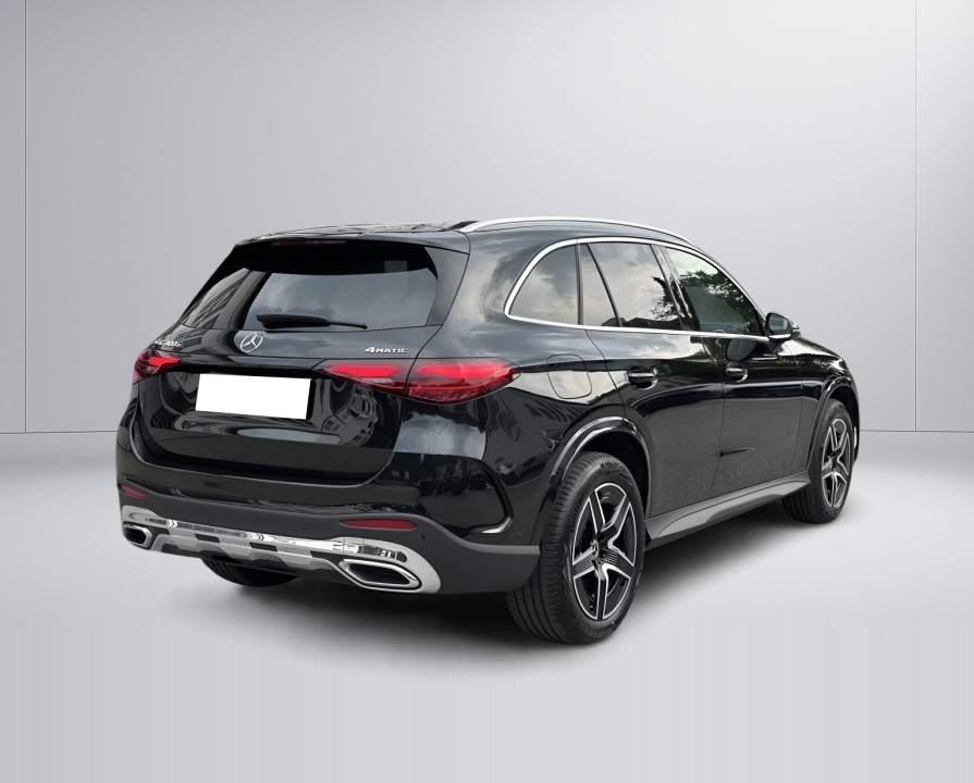 Mercedes-Benz GLC 300e 4MATIC AMG Line (2)