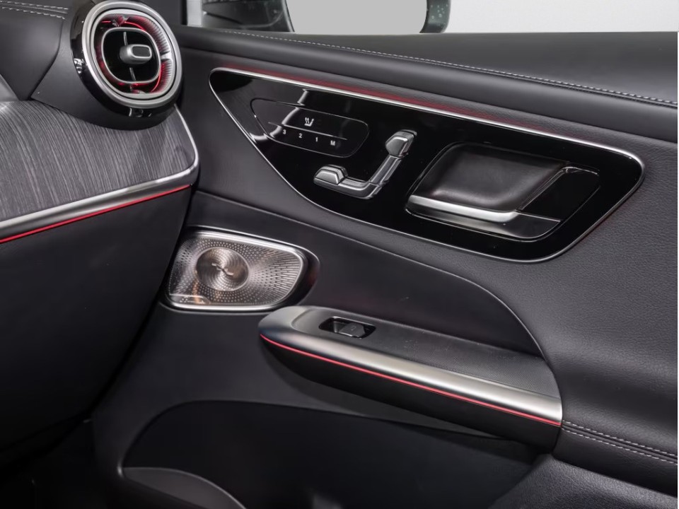 Mercedes-Benz GLC 300e 4MATIC AMG - foto 9
