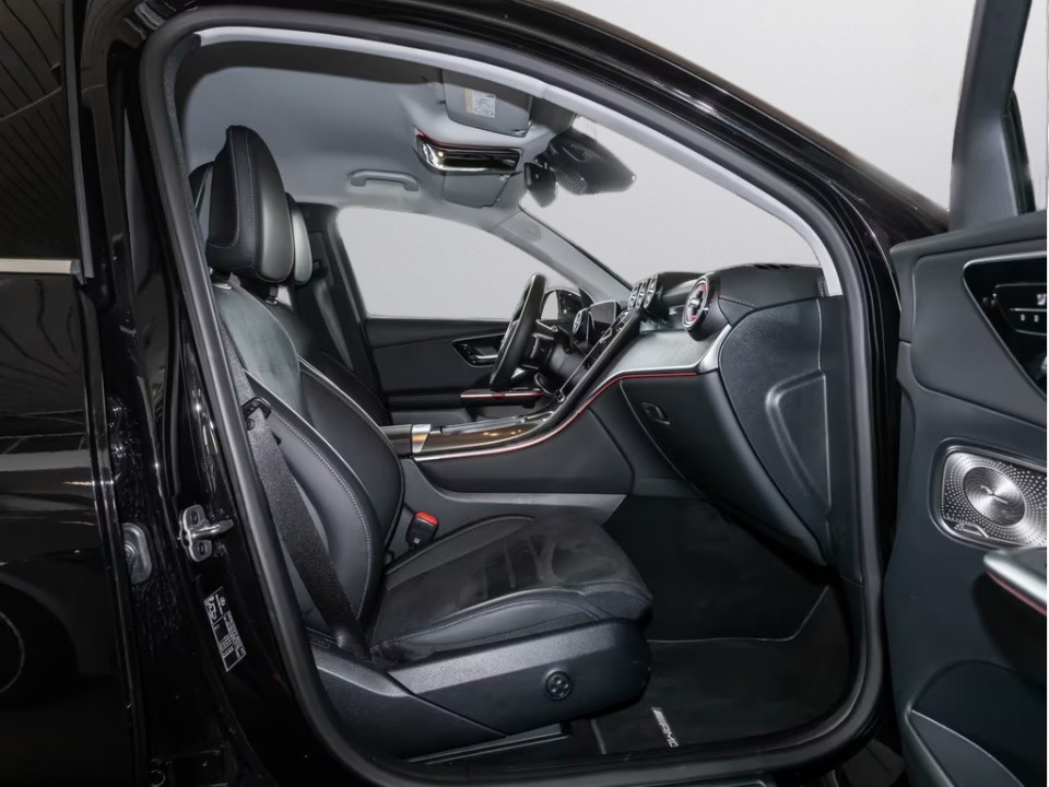Mercedes-Benz GLC 300e 4MATIC AMG (5)