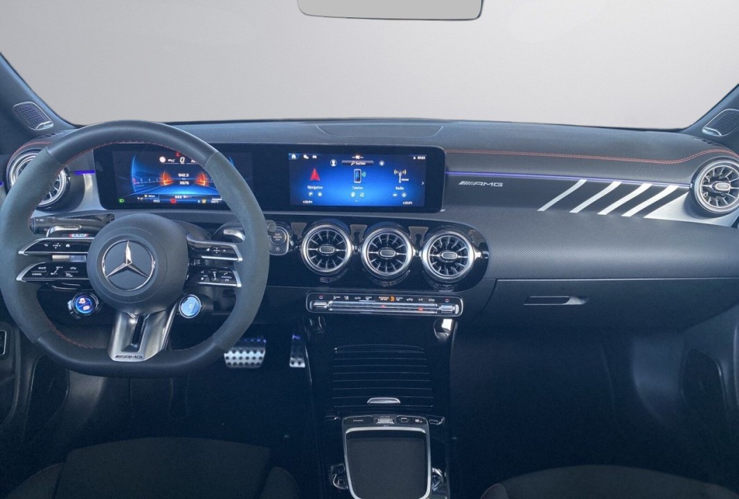 Mercedes-Benz CLA AMG 45 S 4MATIC - foto 8