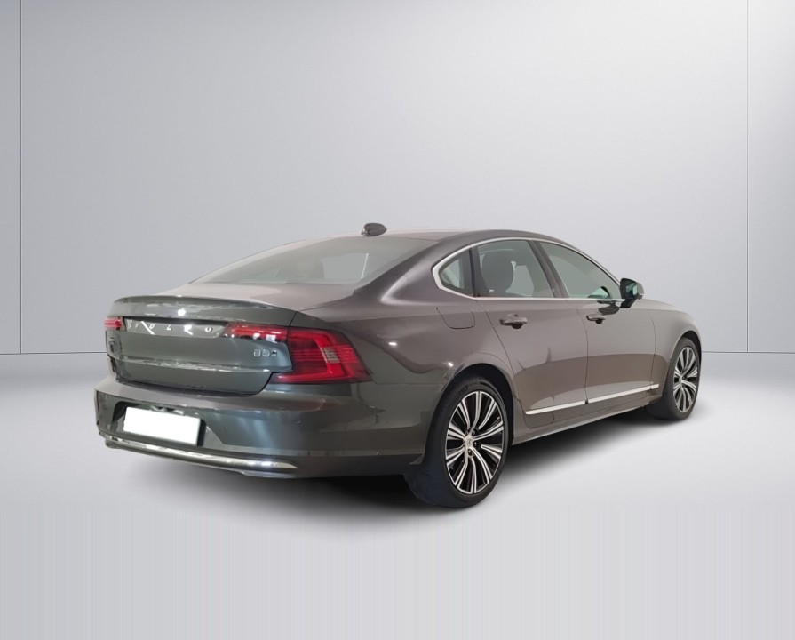 Volvo S90 (2)