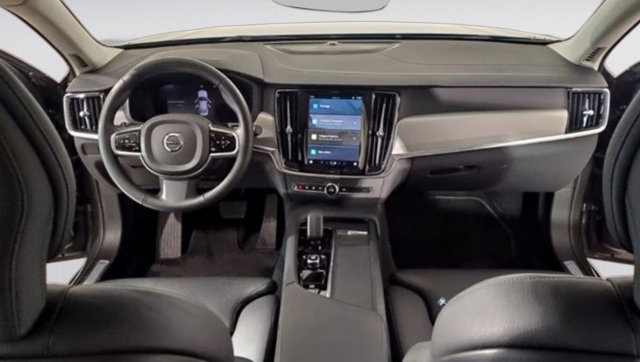 Volvo S90 (3)