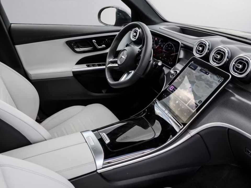 Mercedes-Benz GLC 300d 4MATIC AMG Line (4)