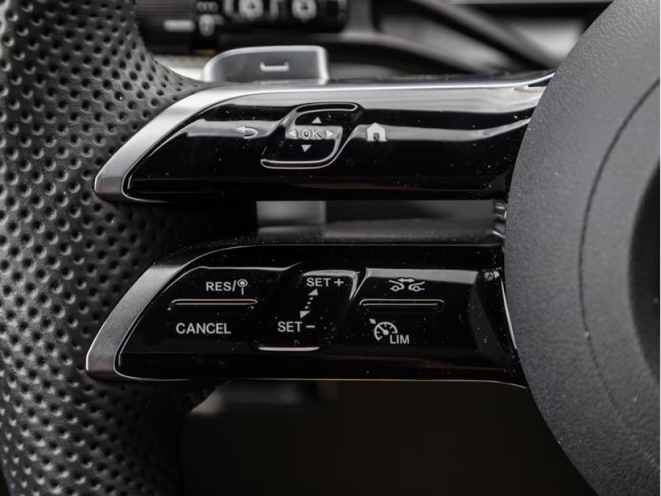 Mercedes-Benz GLC 300 4MATIC AMG Line - foto 8