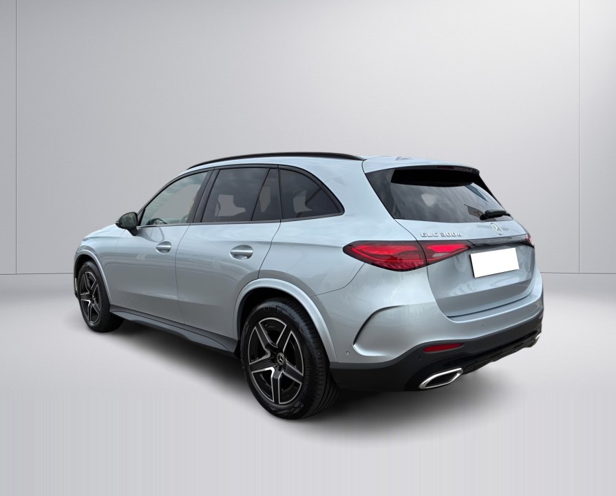 Mercedes-Benz GLC 300d 4MATIC AMG Line (4)