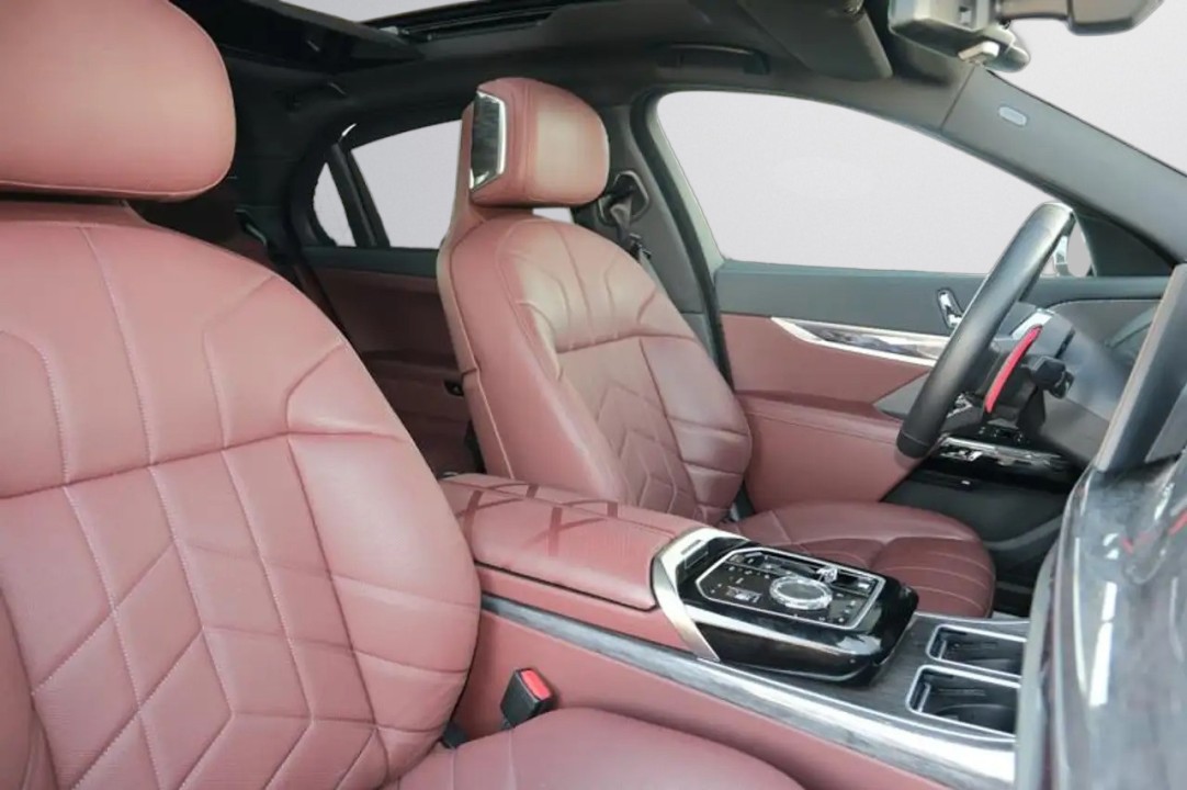 BMW Seria 7 M760e xDrive - foto 8