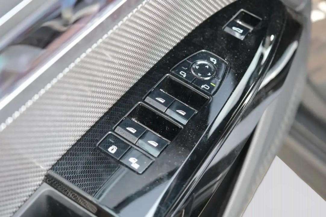 BMW Seria 7 M760e xDrive - foto 10