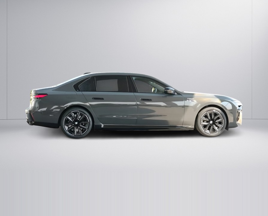BMW Seria 7 M760e xDrive (3)