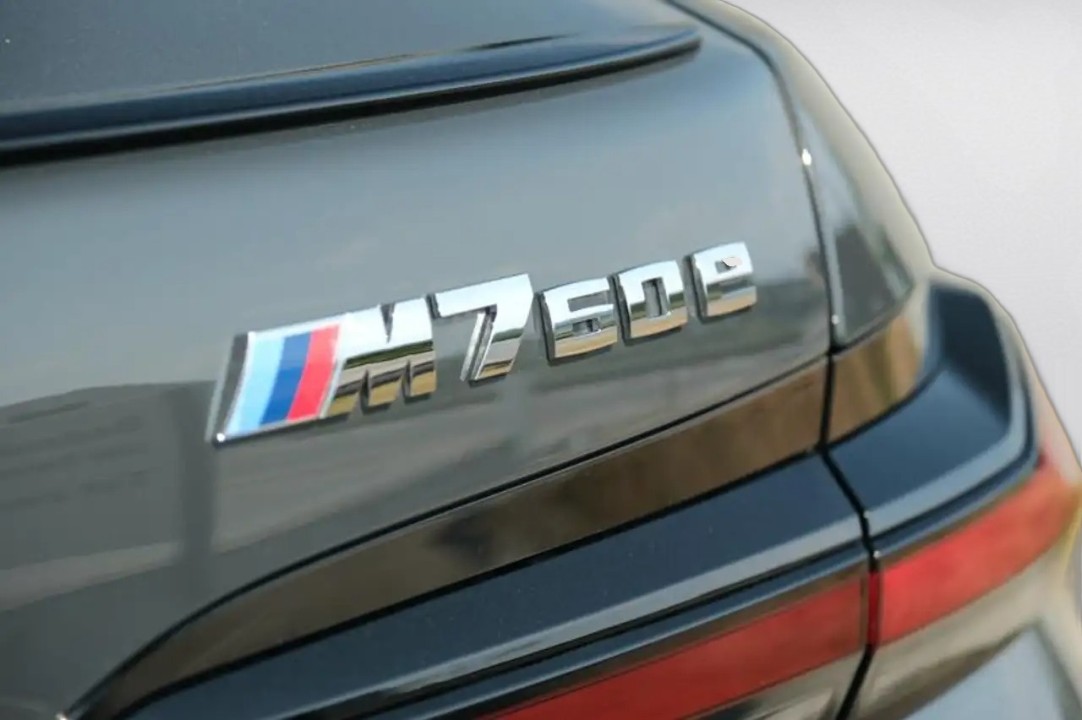BMW Seria 7 M760e xDrive - foto 13