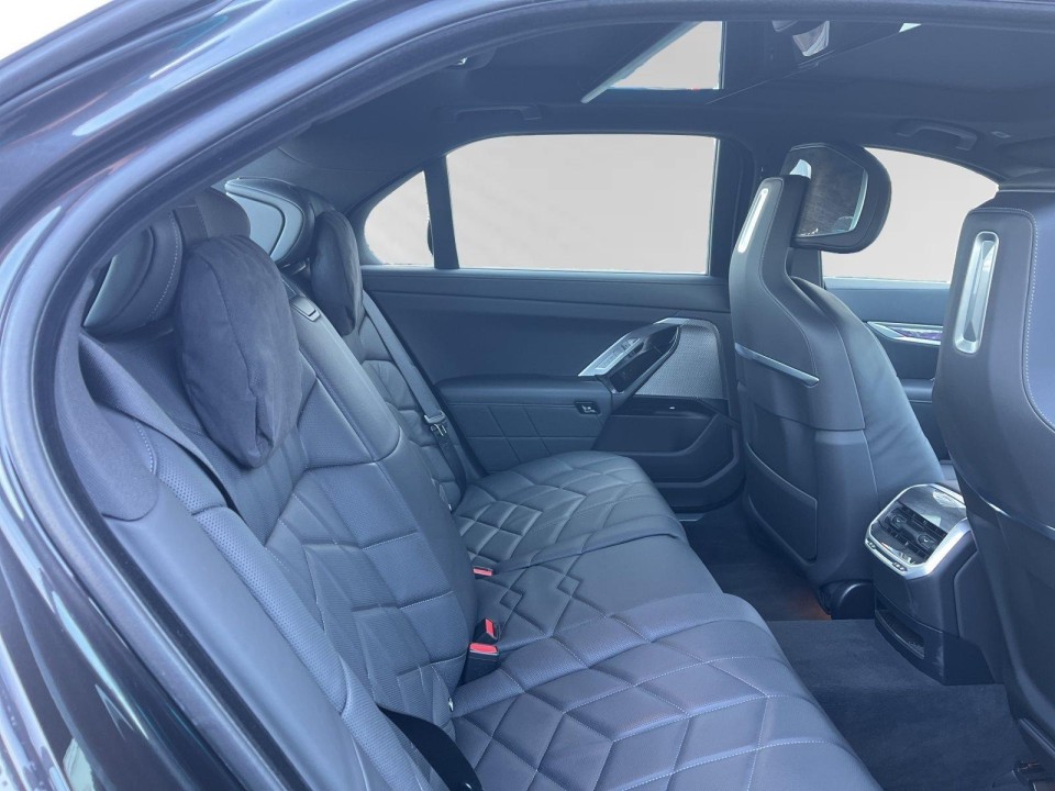 BMW Seria 7 750e xDrive - foto 10