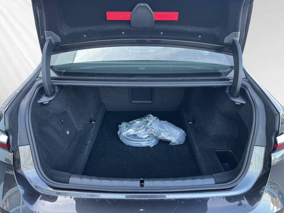 BMW Seria 7 750e xDrive - foto 11
