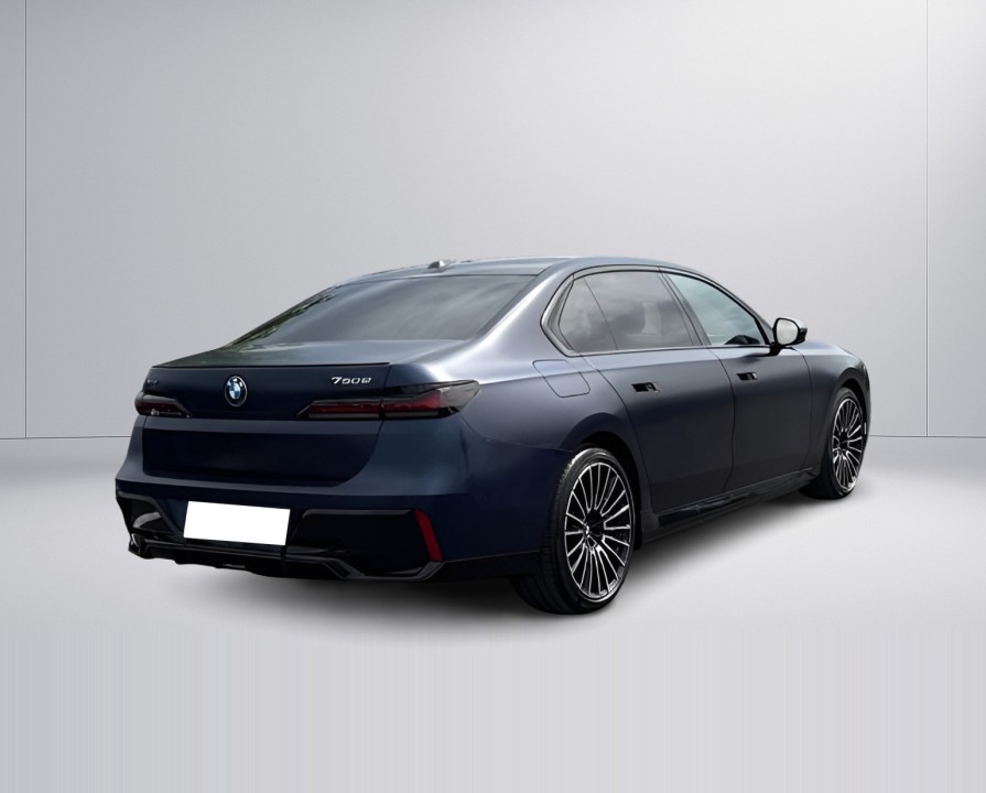 BMW Seria 7 750e xDrive M-Sport (3)