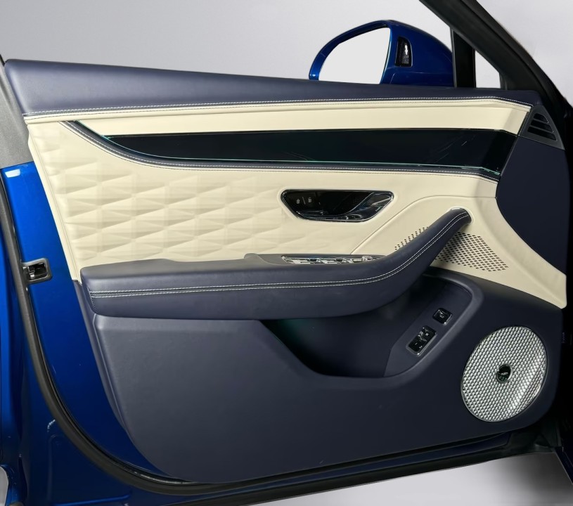 Bentley Flying Spur Azure V8 - foto 13
