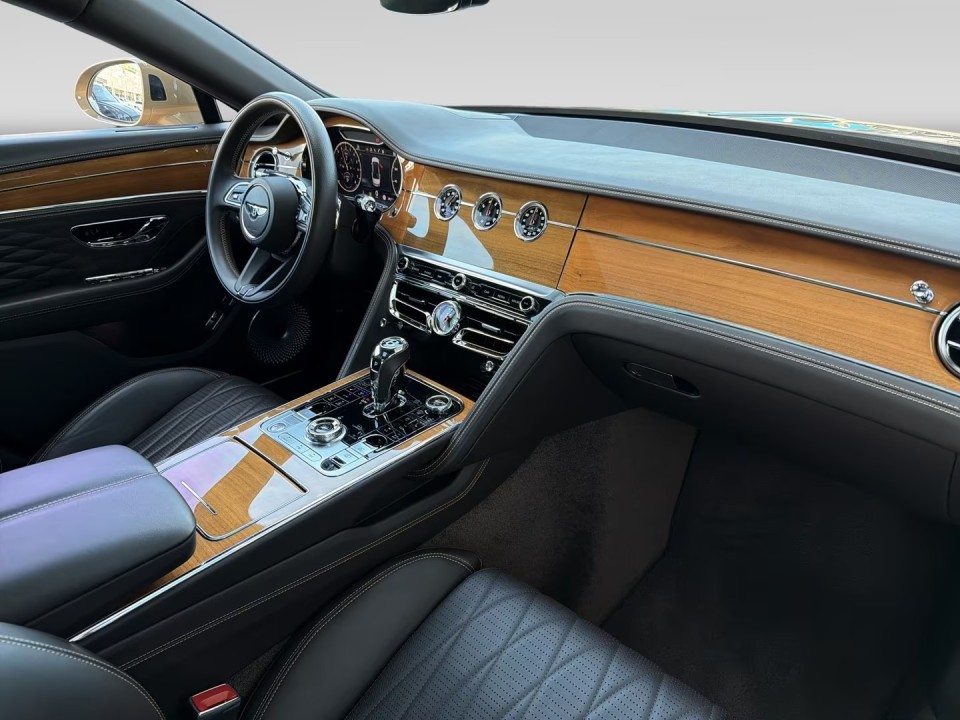 Bentley Flying Spur Hybrid - foto 11