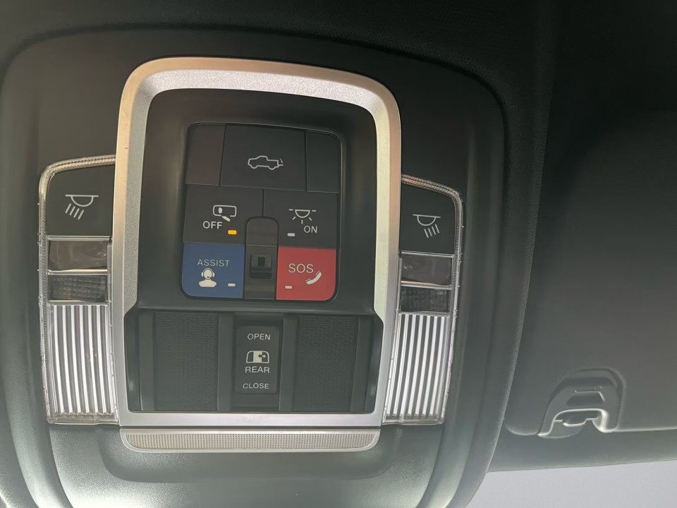 Dodge RAM 1500 Laramie - foto 14