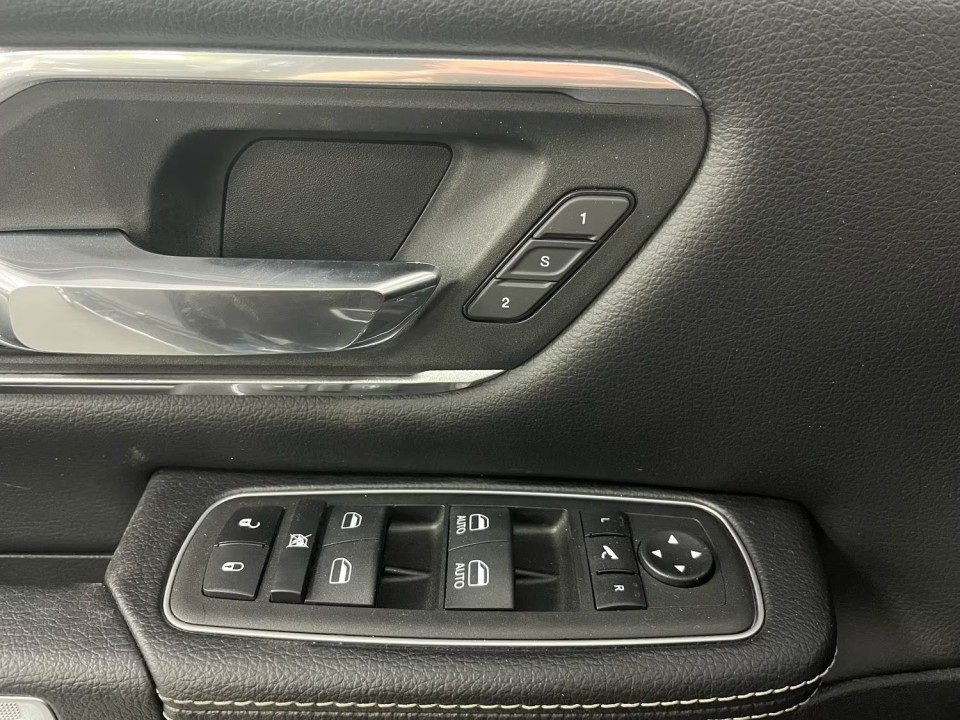 Dodge RAM 1500 Laramie - foto 22