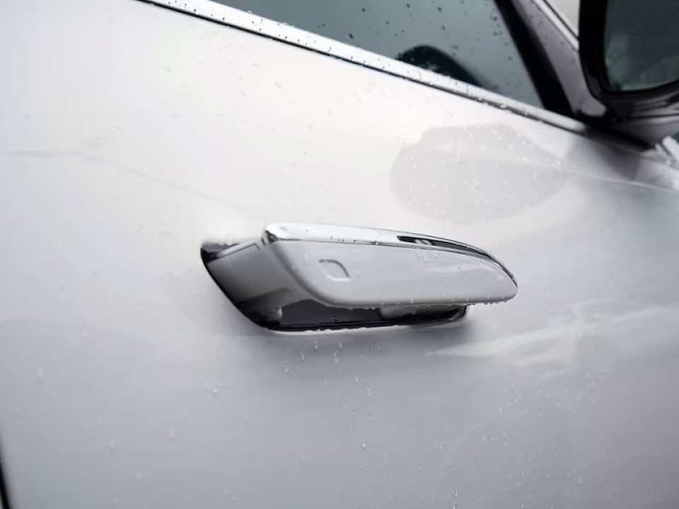 Mercedes-Benz E 400e 4MATIC - foto 18