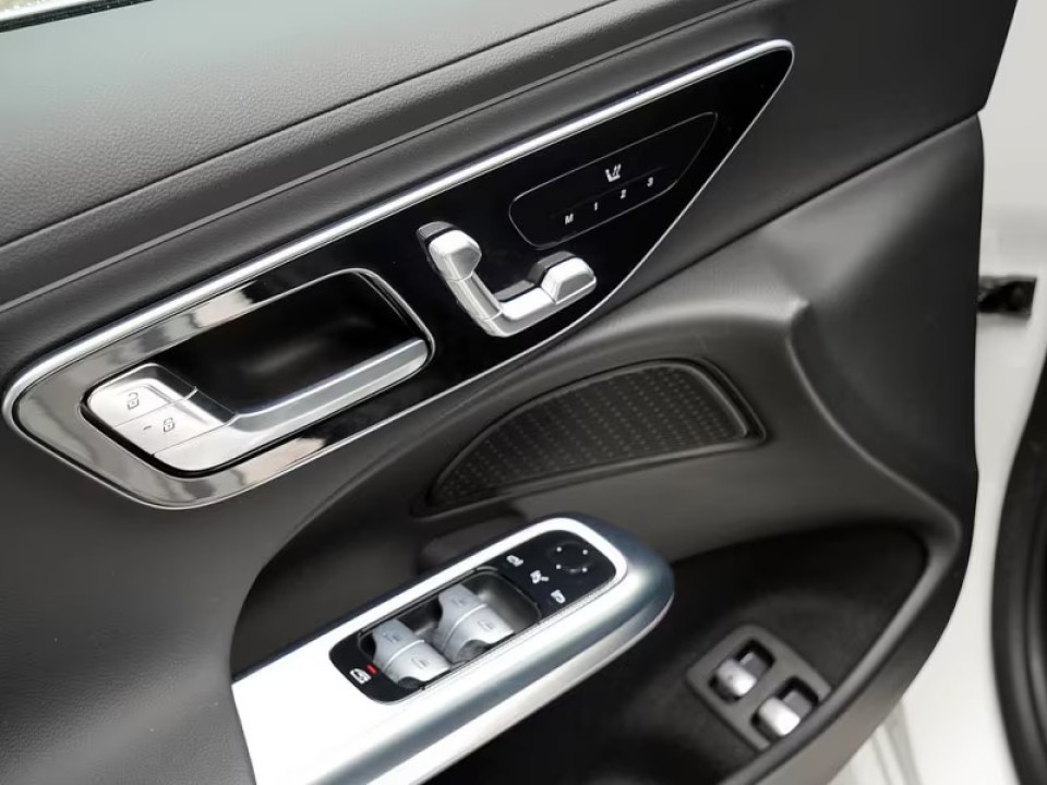Mercedes-Benz E 400e 4MATIC - foto 16