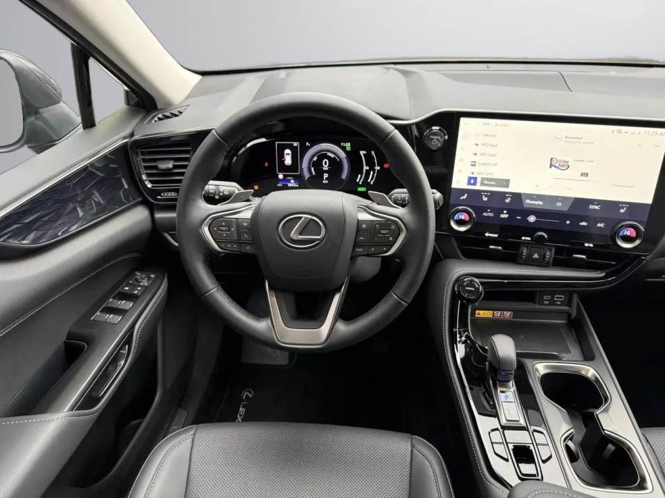 Lexus Seria NX 450h+ AWD (5)