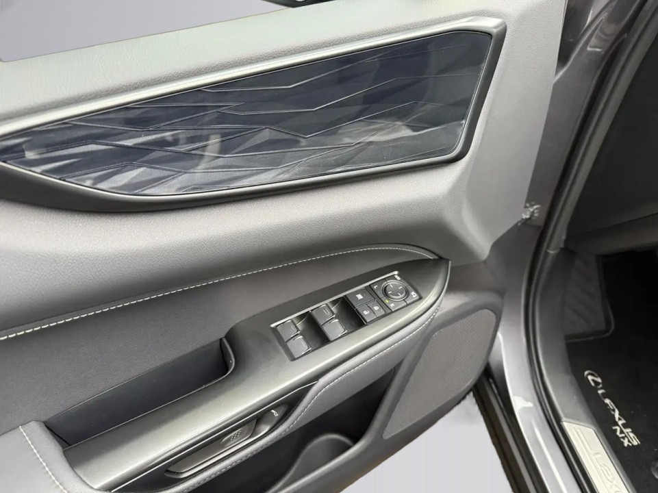Lexus Seria NX 450h+ AWD - foto 18