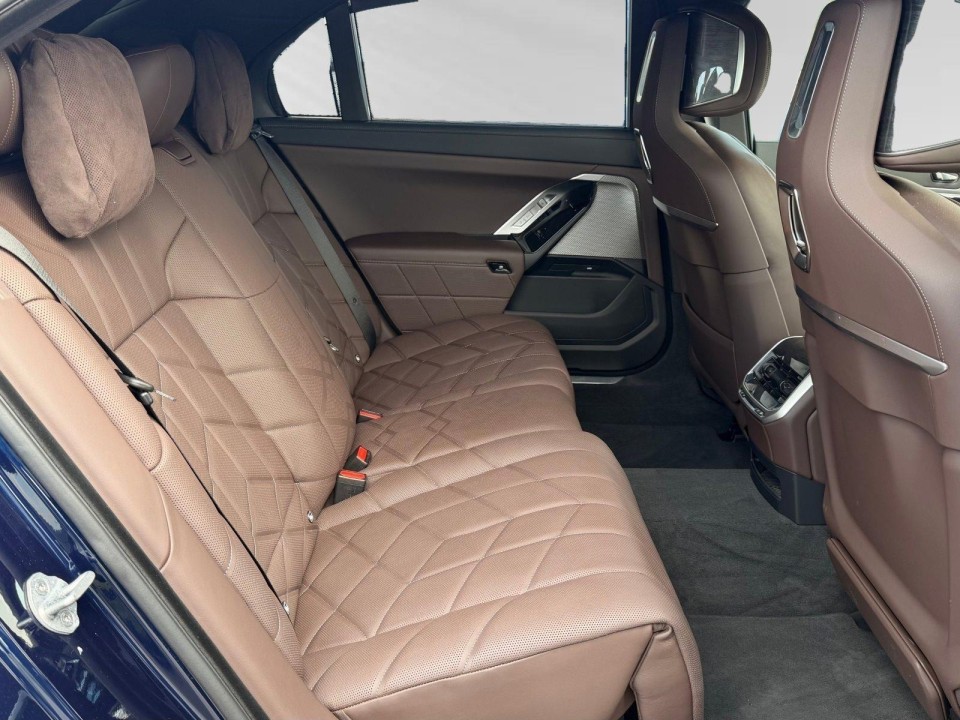 BMW Seria 7 750e xDrive - foto 12