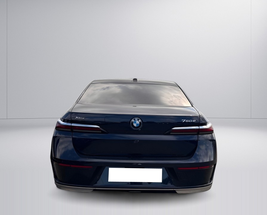 BMW Seria 7 750e xDrive (5)