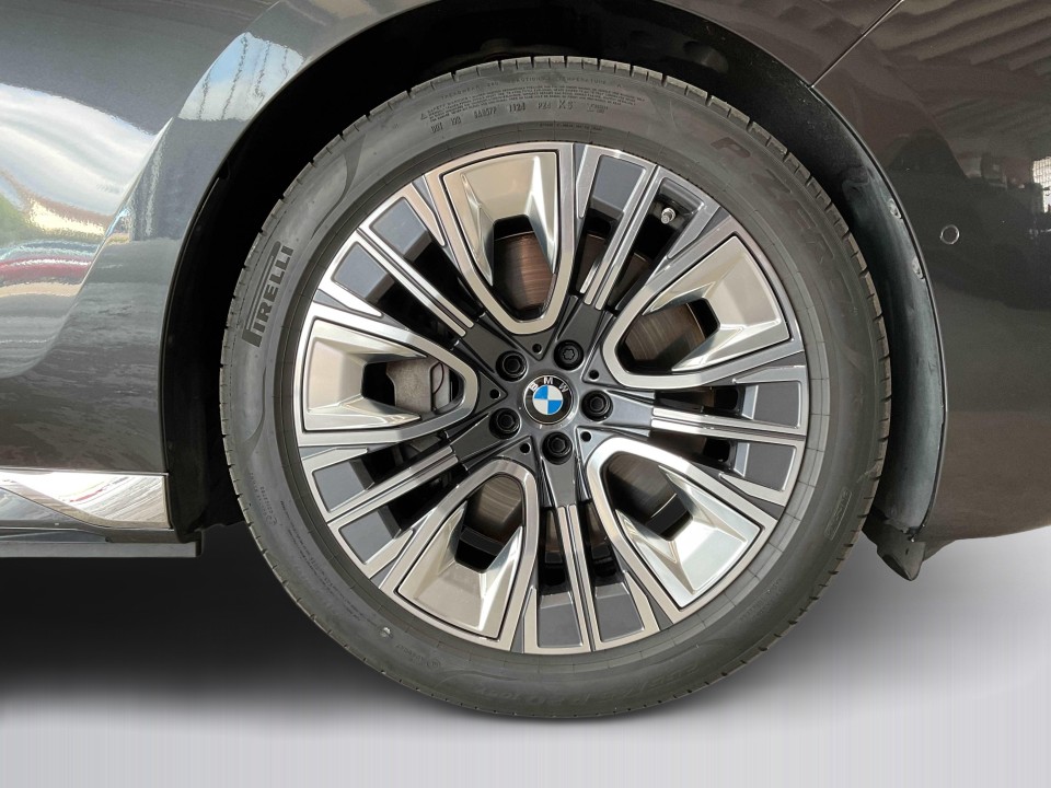 BMW Seria 7 750e xDrive - foto 13