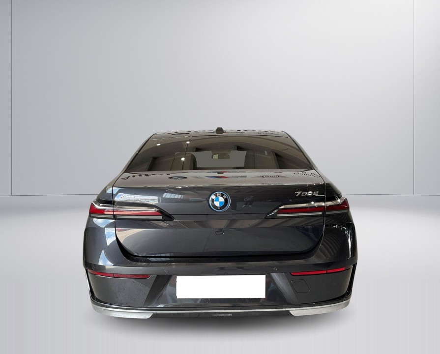 BMW Seria 7 750e xDrive (5)