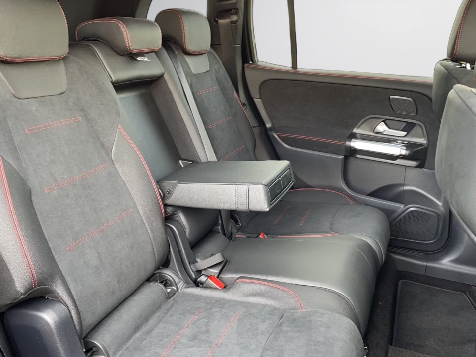 Mercedes-Benz GLB 250 4MATIC AMG Line - foto 11