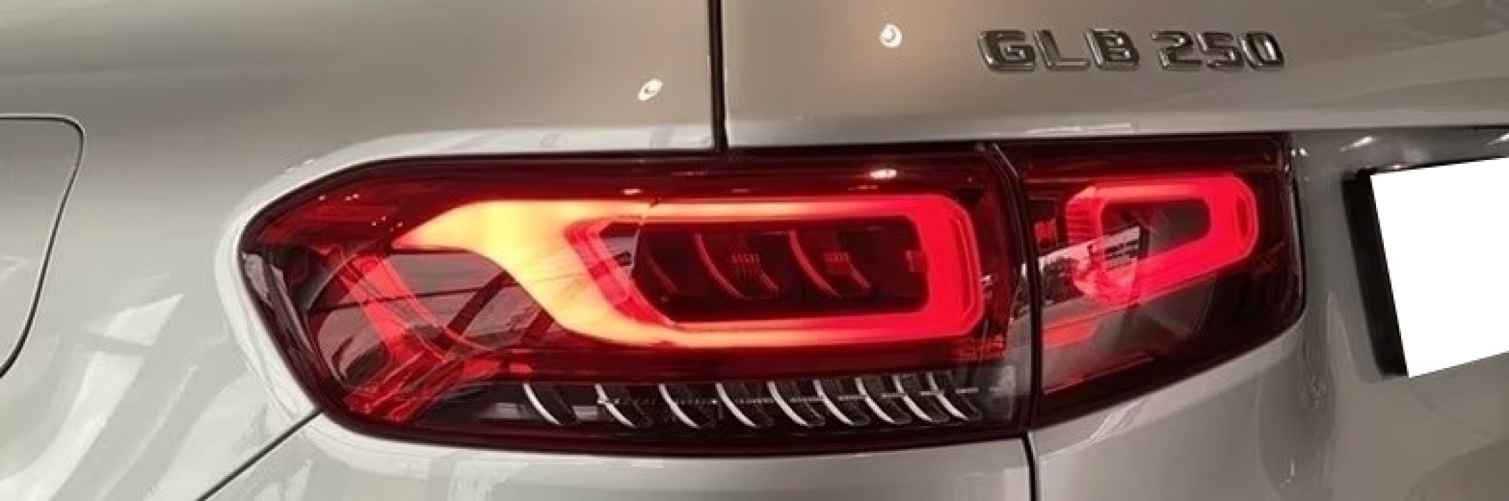 Mercedes-Benz GLB 250 4MATIC AMG - foto 21