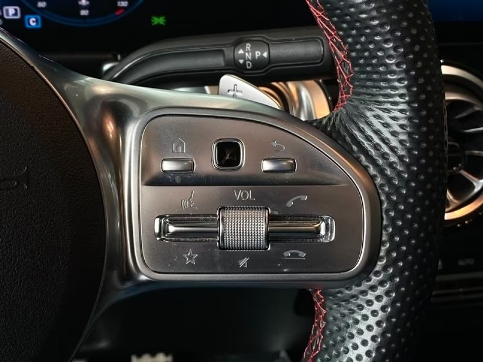 Mercedes-Benz GLB 250 4MATIC AMG - foto 12