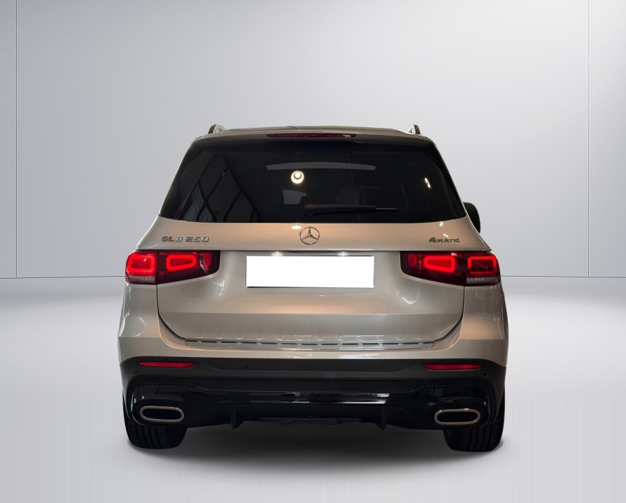 Mercedes-Benz GLB 250 4MATIC AMG (3)