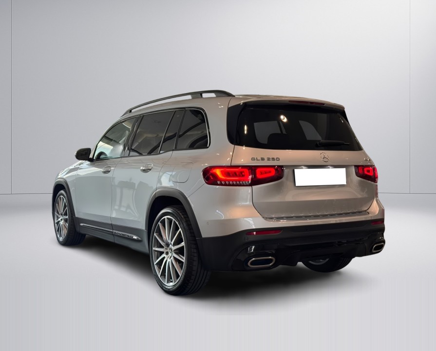 Mercedes-Benz GLB 250 4MATIC AMG (5)