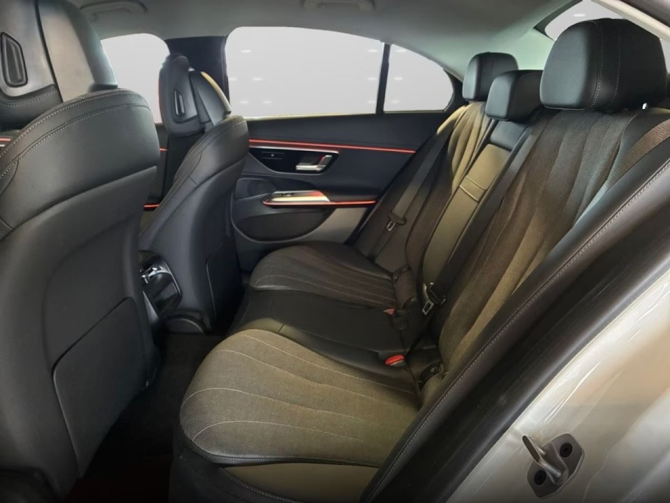 Mercedes-Benz E 300e 4MATIC Avantgarde - foto 14