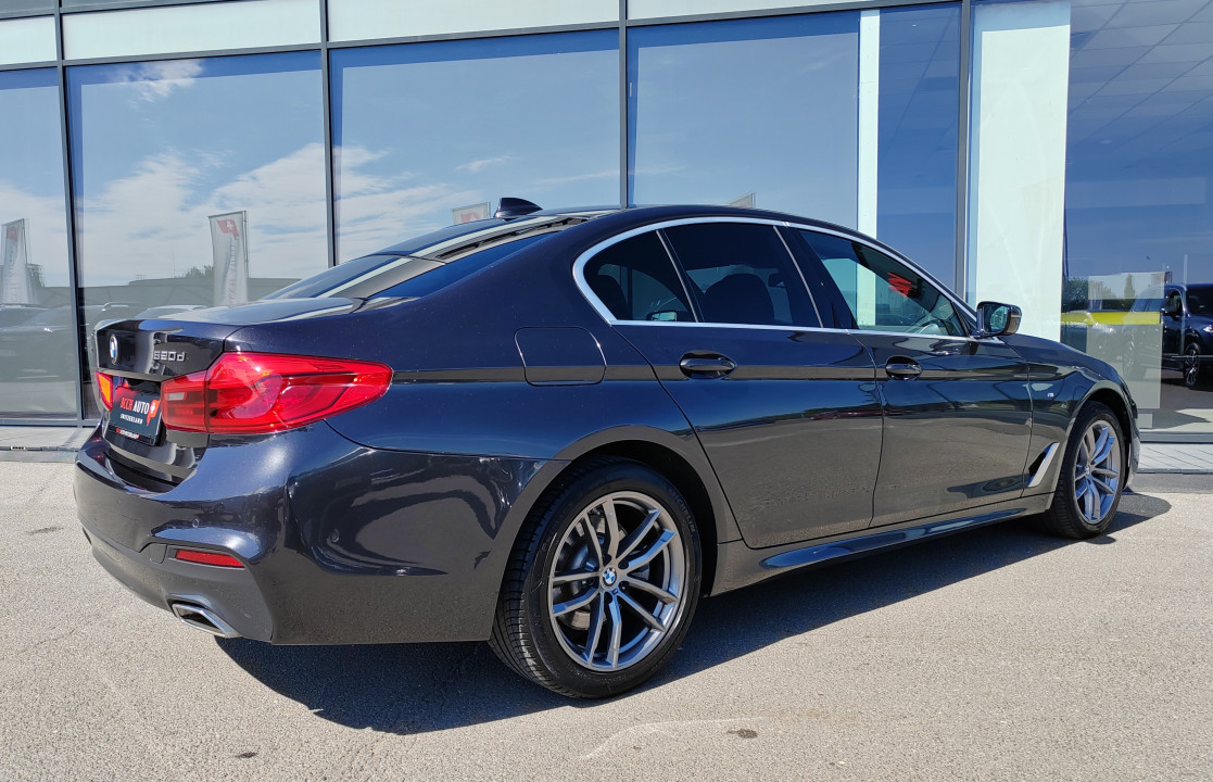 BMW Seria 5 520d xDrive M-Sport (3)