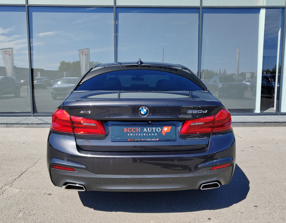 BMW Seria 5 520d xDrive M-Sport (4)