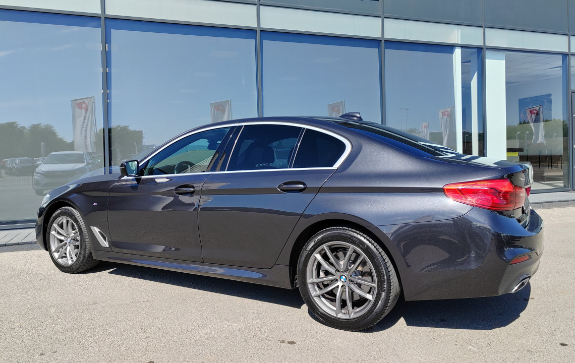 BMW Seria 5 520d xDrive M-Sport (5)