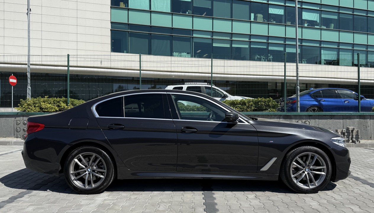 BMW Seria 5 520d xDrive M-Sport (2)