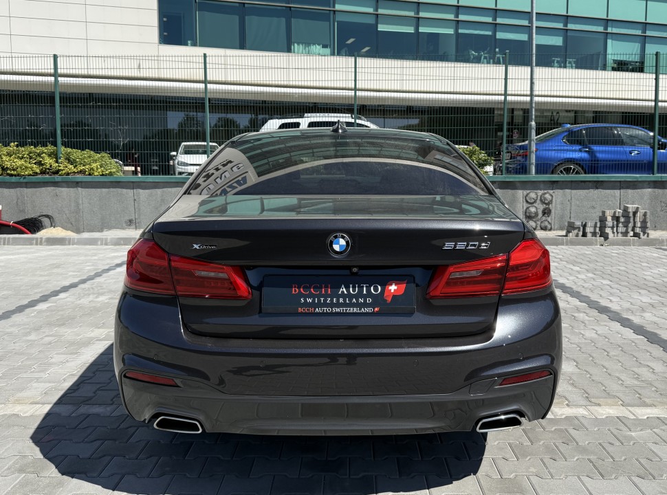 BMW Seria 5 520d xDrive M-Sport (4)
