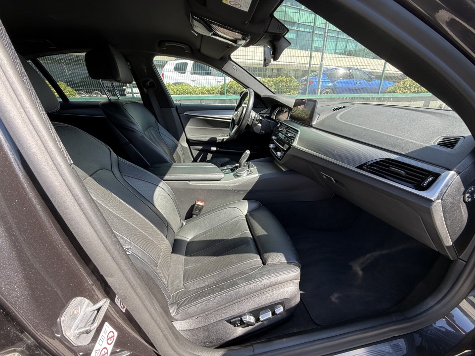 BMW Seria 5 520d xDrive M-Sport - foto 10