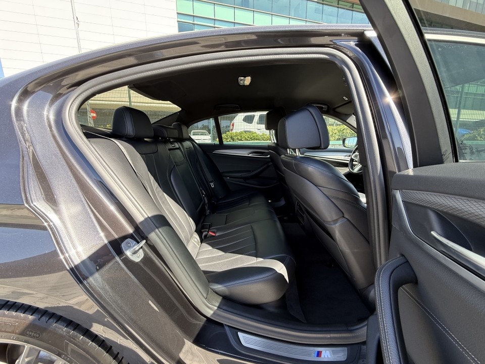 BMW Seria 5 520d xDrive M-Sport - foto 11