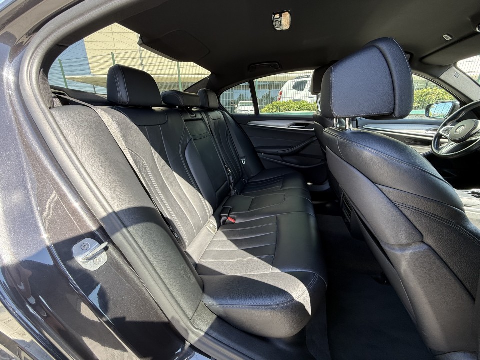 BMW Seria 5 520d xDrive M-Sport - foto 12