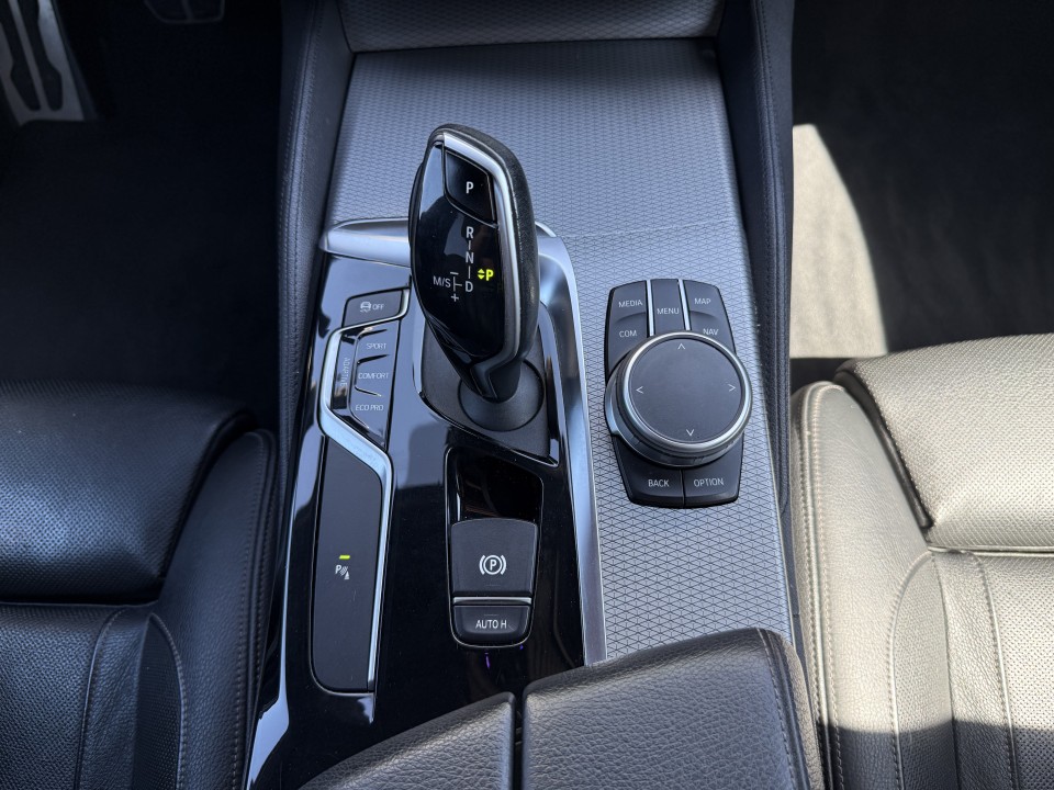 BMW Seria 5 520d xDrive M-Sport - foto 17